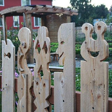 Затейный забор из дерева [11 идей] Срази соседку наповал!