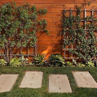 Свежие идеи для дачного креатива: как украсить забор?