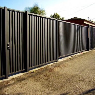 Качественный забор из металлопрофиля своими руками