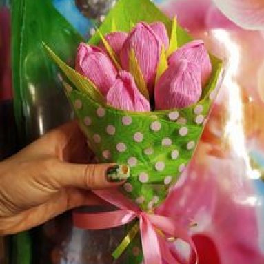 Как упаковать букет из тюльпанов?