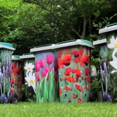 Идеи для оформления контейнеров для мусора на даче: практично и красиво!