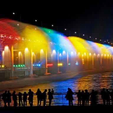 Разноцветные струи: Самый красивый в МИРЕ двухъярусный мост Banpodaegyo Bridge