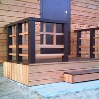 Изготовление деревянного крыльца в частном доме