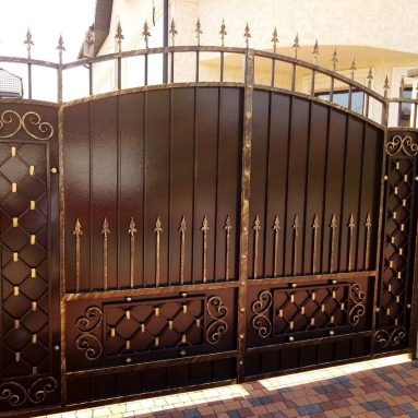 Распашные металлические ворота