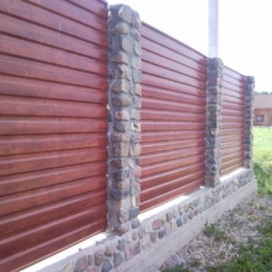 Забор из профнастила: как делать, из чего делать