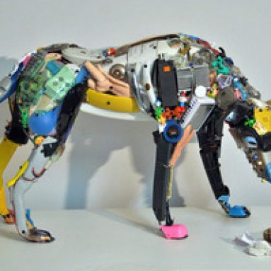 Вторая жизнь ненужных старых вещей: поделки из хлама и мусора