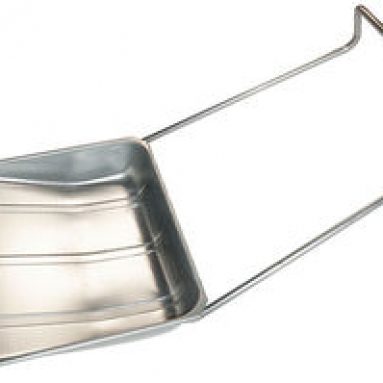 Лопата и скребки для уборки снега