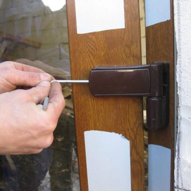 Как самостоятельно регулировать дверь?