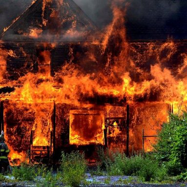 Вредные советы: Как увеличить вероятность возгорания вашего загородного дома [советы наоборот]