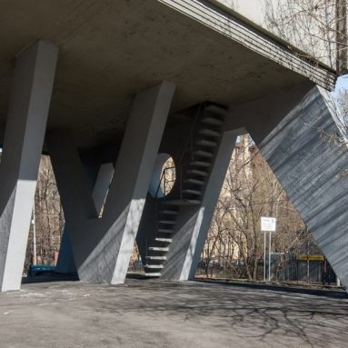 Зачем в СССР строили дома на ножках и столбах