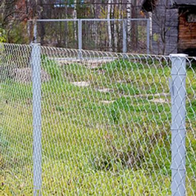 Забор из сетки-рабицы